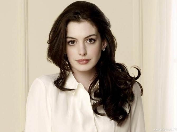 10 Peran dalam Film Terbaik yang Dimainkan Oleh Anne Hathaway