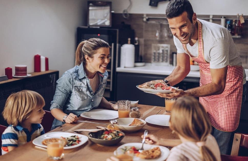 Ini Pentingnya Makan Malam Bersama Keluarga Setiap Hari | Galadiva.com
