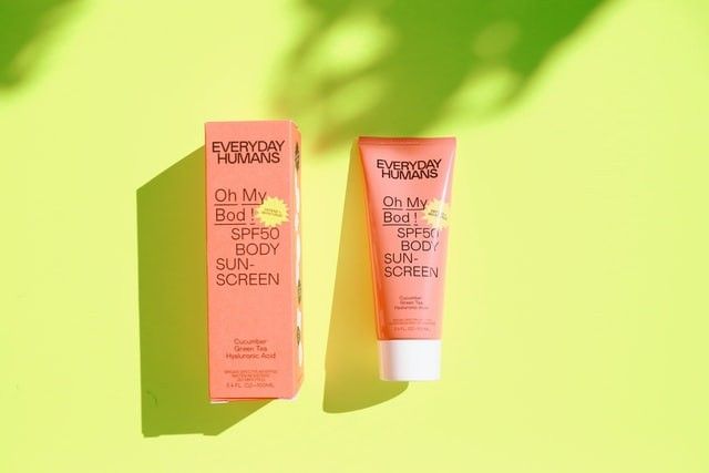 Serupa Tapi Tak Sama, Ini Perbedaan Sunscreen dan Sunblock!
